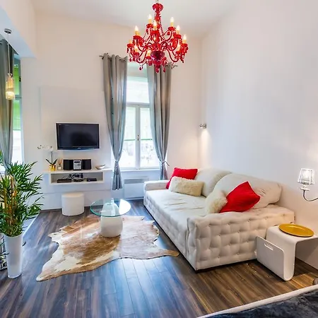 Apartment Vorosmarty Square Luxury