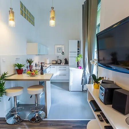 Vorosmarty Square Luxury Apartment
